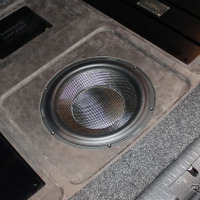 あなたのカーオーディオ、まだ本気じゃない？ 理想の超低音を実現するサブウーファーの極意【低音強化のススメ】