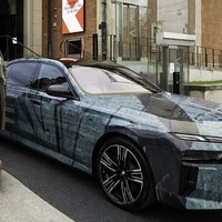 BMWの最新アートカー7台がスウェーデン・ストックホルムで「走るアート」に