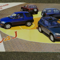 クロカンとは違う！ オフロード“も”走れる乗用車として人気爆発した初代『RAV4』【懐かしのカーカタログ】