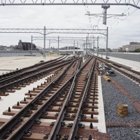 線路を歩く！ 高架開業前の西武鉄道・東村山駅で「レールウォーク」