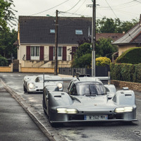 ポルシェのレーシングカーで住宅街を走る!? 1台限定、公道走行可能な『963 RSP』を公開