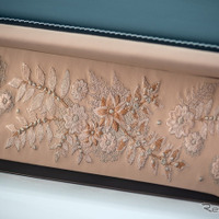 父親への贈り物に“16万針の刺繍”で飾ったロールスロイスを…世界に一台の『ファントム・ダンテル』公開