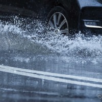 「見えない！ 止まれない!! 流される!!!」に備える…豪雨時の自動車運転