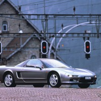 【書籍】ホンダ『NSX』誕生から量産化まで、技術者の視点でたどる
