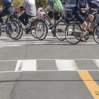 「ながらスマホ」は即、反則金…警察庁、自転車の「青切符」導入前に「ルールブック」作成［新聞ウォッチ］