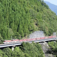 日本一の急勾配、大井川鉄道の90パーミルを歩く　アプト式35周年でツアー企画