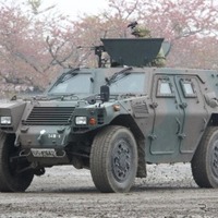 東名EXPASA足柄で自衛隊車両展示…軽装甲機動車や装輪装甲車など　11月2・8日