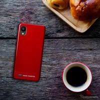 「ソウルレッド」も完全再現！　クルマ用塗料を使ったマツダ公式『ロードスター』スマホケース