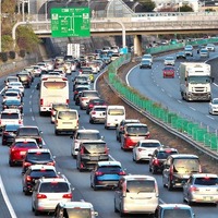 年末年始の高速道路渋滞予測、上下線とも1月2-3日に集中［新聞ウォッチ］