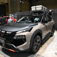 車中泊仕様の『エクストレイル』をさらにワイルドに、冒険心うずく『X-TRAIL ROCK CREEK MULTIBED WILDPLAY』…東京オートサロン2026
