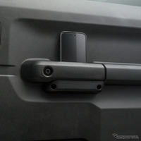 “ちょいカスタム”で便利に収納、『ジムニー/シエラ/ノマド』専用「ドアグリップポケット」がユーザーの声で改良