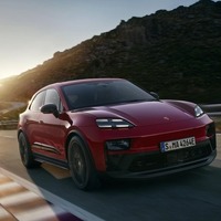 ポルシェ世界販売10％減、電動車比率は34.4％に拡大…2025年