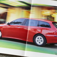 アルファロメオ空前のヒット作に続いた『スポーツワゴン』【懐かしのカーカタログ】