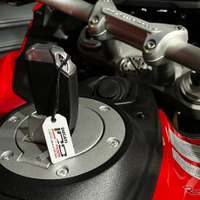 ドゥカティ創立100周年記念、「MAMORIO」とコラボ…20個限りの紛失防止タグ制作