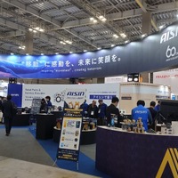 部品メーカーから整備工場の“伴走者”へー。アイシンが初披露した「新型故障診断機」と「Amazonとの連携サービス」…IAAE2026