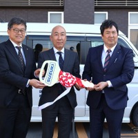 スズキ、『エブリイワゴン』を袋井警察署管内防犯協会へ寄贈…防犯パトロールに活用