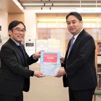 『モビリティーサービス会社図鑑』、全国の公立図書館へ…三菱オートリースが監修・寄贈