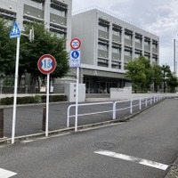 狭い道！ 制限1.3m、通れる車がなくなった都市計画？…東京都世田谷区 画像