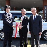 スズキ、静岡県交通安全協会浜松東地区支部に交通安全指導車を寄贈…『ソリオ』ベース