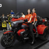 「普通自動車免許で乗れる」新型ハーレーが日本初公開「二輪免許なくてもハーレーの世界観を」…東京モーターサイクルショー2026
