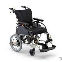 介助者を電動でサポート、電動車いす「遊歩アシスト」をセリオが発売