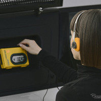 MINI『カントリーマン』に懐かしの“ウォークマン”装備？ 特別な2台のカスタムカーが意味するものは