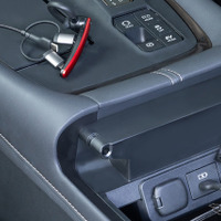 快適な充電環境を構築するには、ケーブル選びも抜かりなく！ 便利な新個性派［特選カーアクセサリー名鑑］