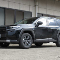 トヨタ『RAV4』にタナベのリフトアップ車高調「デバイドUP40」が適用…ミリ単位のアップフォルムときめ細やかな乗り味に