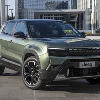 ジープ「アベンジャー」が、新7スロットグリルで表情変化！…改良新型を欧州発表