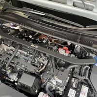 ボディの歪みを抑え「サス性能」をフルに発揮…カローラハイブリッドとRAV4ハイブリッド用、ブリッツ「フロント用ストラットタワーバー」登場