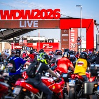 ドゥカティ100周年イベントに11.8万人来場、史上最多を記録…新型『デスモ450 SM』世界初公開も