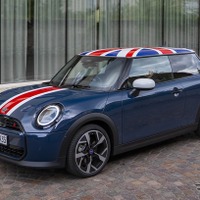 MINI 生産開始25年記念「MINI Cooper Oxford Edition」全身にユニオンジャック　欧州で発表