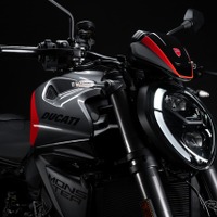 新型ドゥカティ「モンスター＋」に史上最軽量V2エンジン搭載…「スポーツカラー」登場、価格は179万円