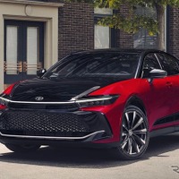 トヨタ「クラウン・クロスオーバー」改良新型、米国で先行発表…第5世代ハイブリッド新搭載