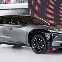 トヨタとウーバー、欧州で提携…ライドシェア向けEV・ハイブリッド車普及へ