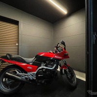 ガレージハウスを買うと、カワサキ『GPZ900R』が付いてくる!? 　ナップスが販売、第1弾は横浜上大岡・別所エリア