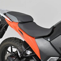 スズキ『Vストローム250SX』を快適ローダウン！ 　デイトナ、ゲル入りローダウンシート発売