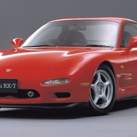 【書籍】 マツダ・RX-7「FD」は、いかに生まれ進化したのか？　歴代主査が明かす開発の軌跡