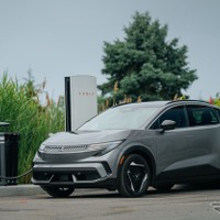 三菱『エクリプス スポーツバック EV』、NACS対応で今秋北米発売へ…日産『リーフ』のOEM