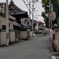 道幅の狭い「生活道路」の法定速度、9月1日から30km/hに制限［新聞ウォッチ］