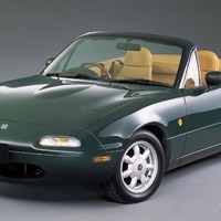 しまむらアツすぎる…マツダコラボグッズ発売！ 初代ロードスターやRX-7がアパレル＆雑貨に、SNSでは「しまむらにはマツダマニアが…？」