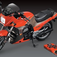 伝説のニンジャが1/4ダイキャストモデルに、『週刊 カワサキ Ninja GPZ900R』2027年1月創刊へ【雑誌】