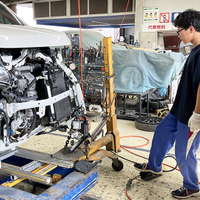 長野・飯田の中学2年生が、フレーム修正から溶接・塗装まで本格体験…「車社会を支える」仕事の尊さを知る