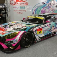 片山右京も大絶賛！ 初音ミクが描かれたレーシングマシンに釘付け…東京オートサロン2019