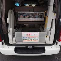 車いす2台固定可能、足の不自由な家族と出かけられるキャンピングカー：カスタムセレクト青森「ロードセレクト NH-W」…神奈川キャンピングカーフェア