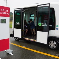 学生と教職員が自動運転バスに試乗！…九大キャンパスで自動運転バスの実証実験
