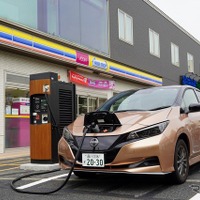 ミニストップでEV充電サービス開始、神奈川県の3店舗にプラゴを設置 画像