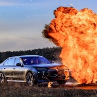 BMW、特殊防護車両の運転技術を磨くトレーニングを開始