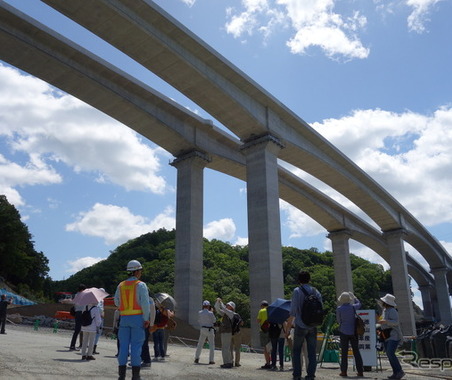 開通前の高速道路本線を歩こう！「新名神高速道路」工事現場見学　3月5日 画像