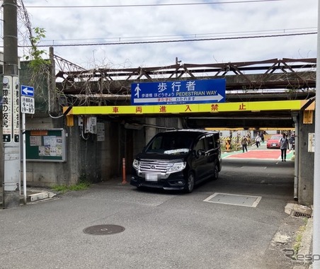 愛車の車高を知ってますか? 制限高さ1.9mの低いガード…JR・鶴見~新子安 画像
